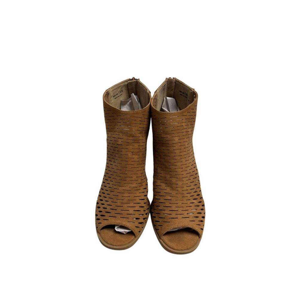 CL by Laundry RNNC-003 Womens Perforated Ankle Booties Tan Laser Cut Size 7.5